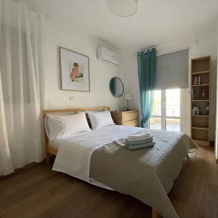 Lovely 1-bd With Patio In Center *