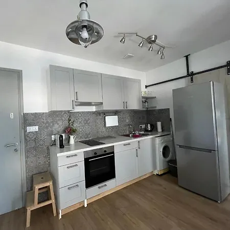 Apartment Lovely 1-bd With Patio In Center