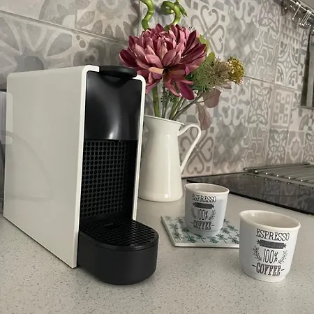 Lovely 1-bd With Patio In Center *