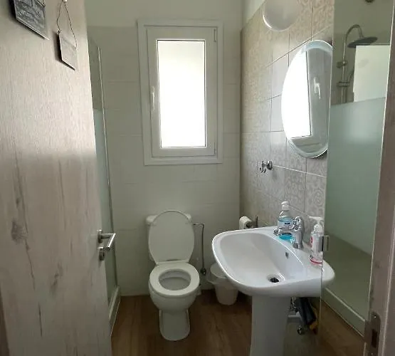 Lovely 1-bd With Patio In Center Nikozja