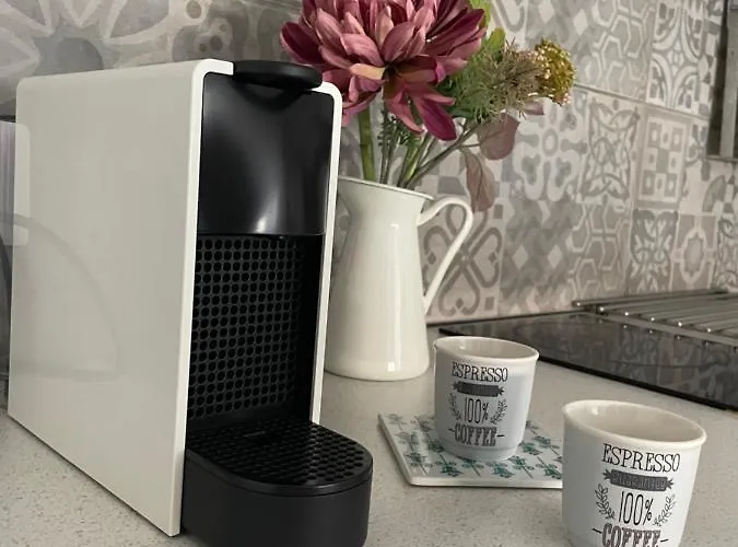 Lovely 1-bd With Patio In Center *